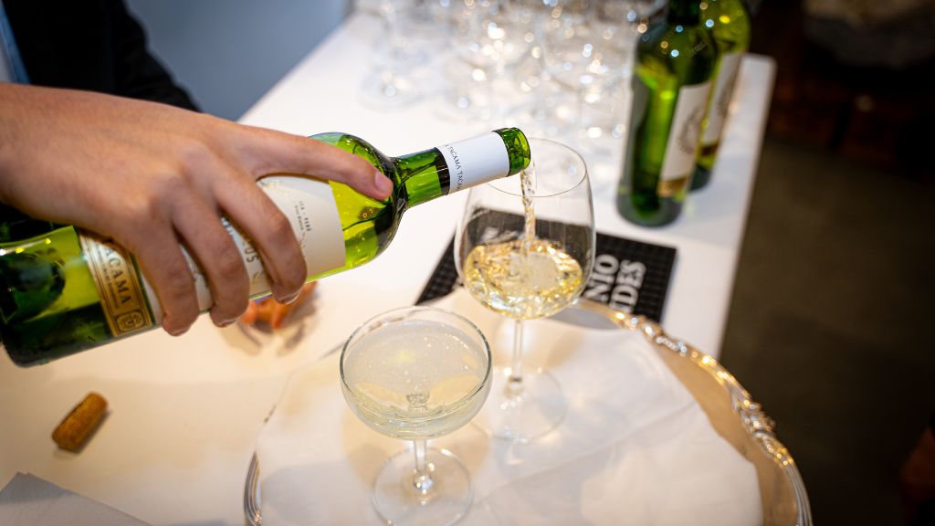 Elegir vino blanco desde casa: guía clara para compradores