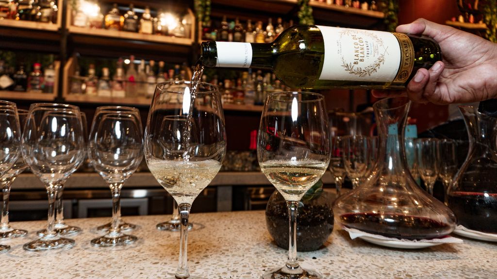 Triunfo Blanco de Blancos Tres Cepas: frescura y sabor para compartir momentos únicos