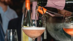 Más allá brindis 5 momentos ideales disfrutar vino espumoso