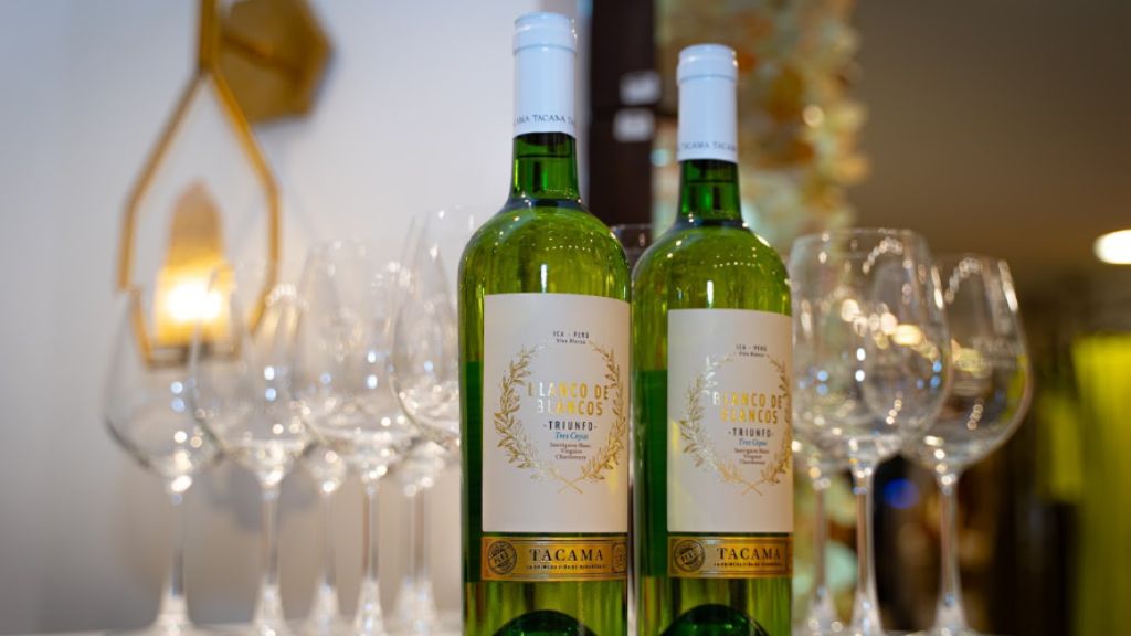 Tipos de vino blanco ideales para cócteles: guía para elegir sin equivocarte