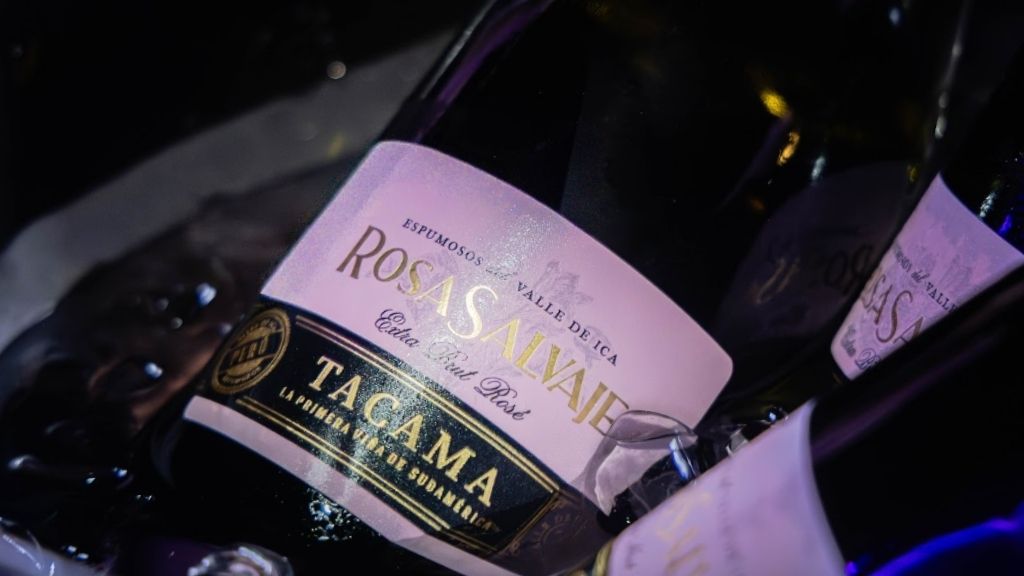¿Qué copa usar para un espumoso rosado? La elección que transforma cada burbuja