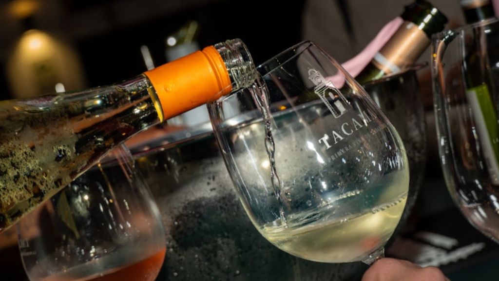 5 errores comunes al preparar cócteles con vino blanco y cómo evitarlos