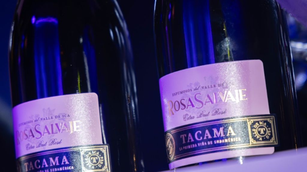 Espumoso rosado vs espumoso blanco: diferencias técnicas, temperatura ideal y cómo disfrutarlos
